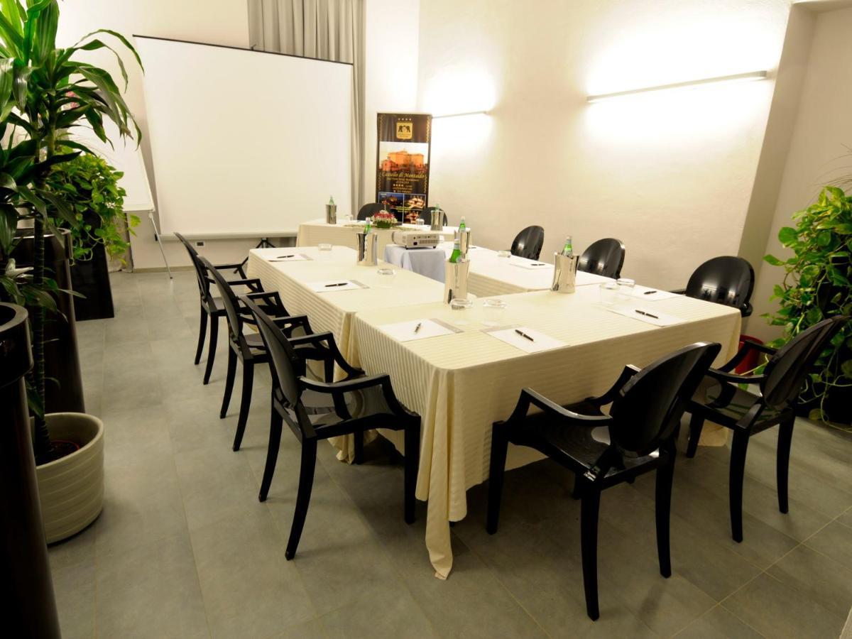 Montaldo Castle & Resort Montaldo Torinese Екстер'єр фото
