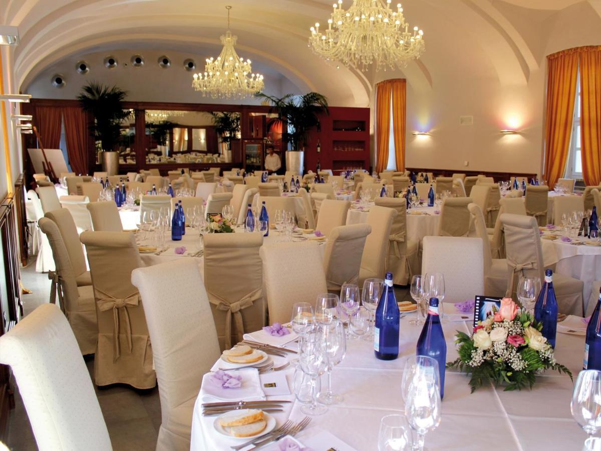 Montaldo Castle & Resort Montaldo Torinese Екстер'єр фото